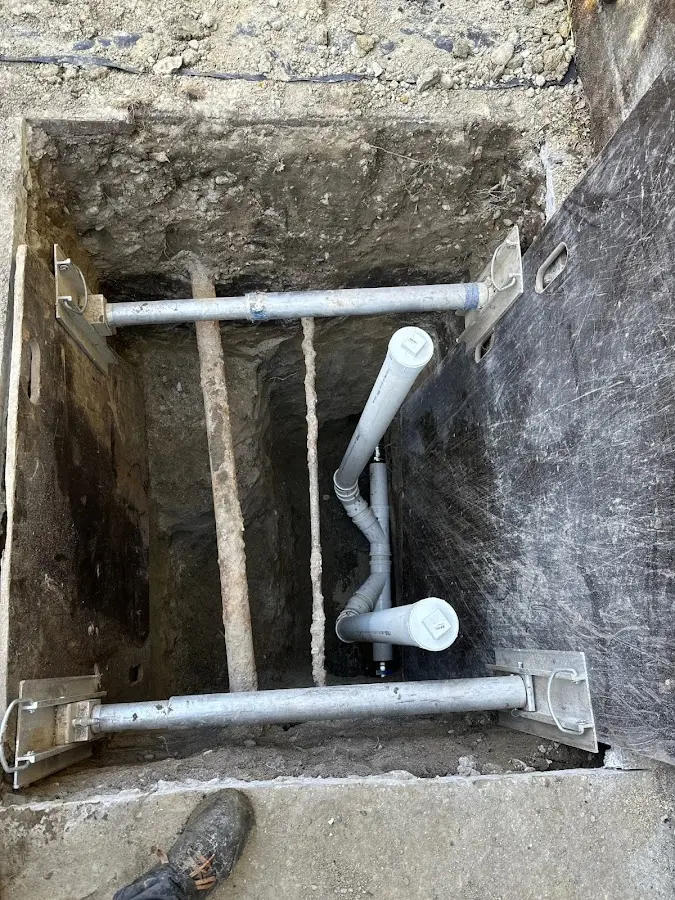 Experienced plumber completing Drain Cleaning work in Milan